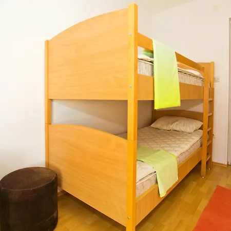 Tvrdni Dolac 4008c Apartman *