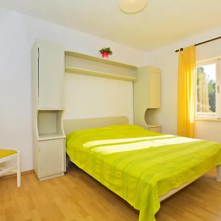 Apartment Tvrdni Dolac 4008c *